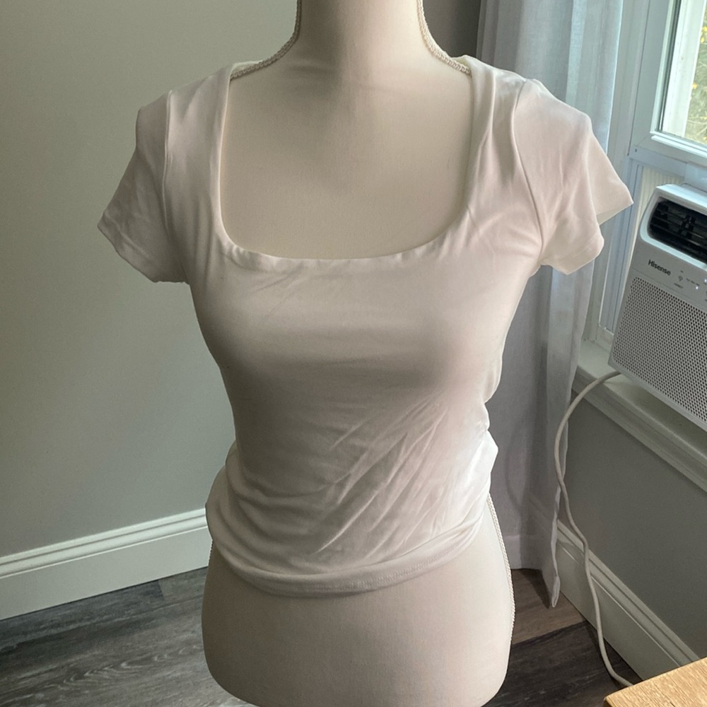 White short sleeve cropped t-shirt
